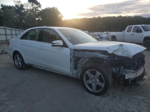 2015 Mercedes-Benz E300 WHITE - WDDHF5FB0GB220640