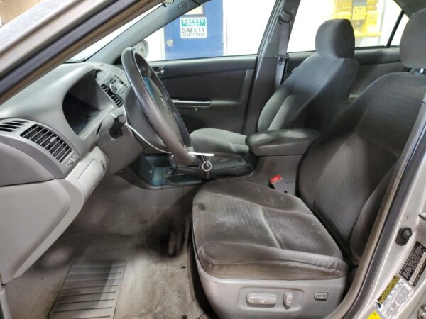TOYOTA CAMRY SILVER - 4T1BE30KX5U393398