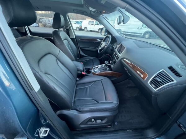 AUDI Q5 BLUE - WA1LFAFP6FA111316