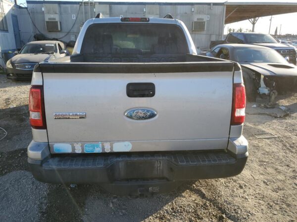 FORD EXPLORER SILVER - 1FMEU31K47UA43251