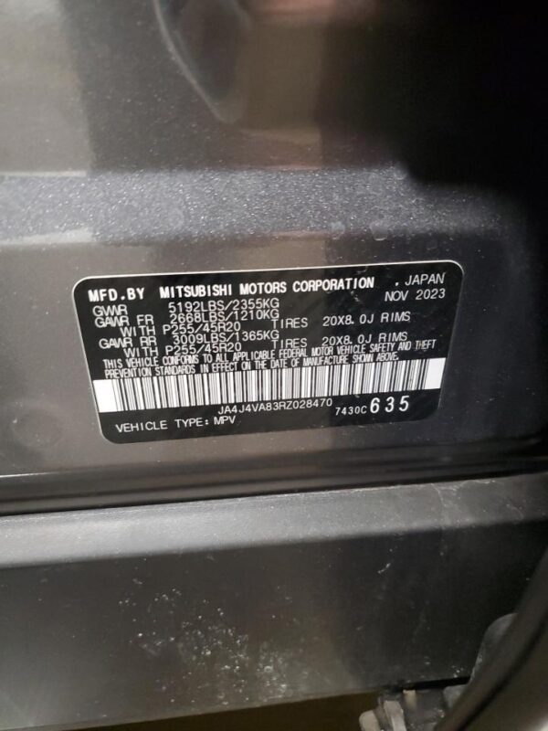 MITSUBISHI OUTLANDER SILVER - JA4J4VA83RZ028470