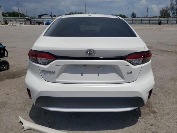 TOYOTA COROLLA WHITE - 5YFEPMAEXMP218512