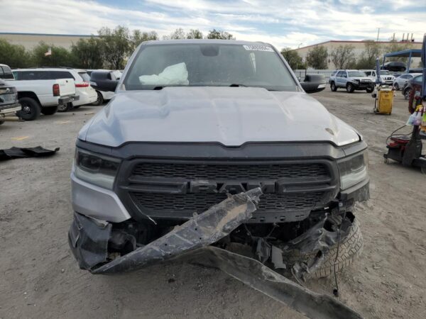 RAM 1500 SILVER - 1C6SRFFT7MN596923
