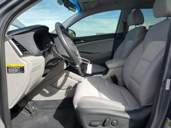 Hyundai Tucson 2018 - KM8J3CAL8JU805238