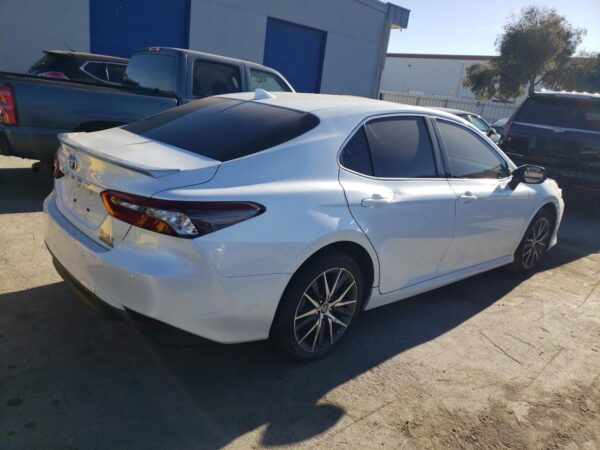 TOYOTA CAMRY WHITE - 4T1F31AK1PU608521