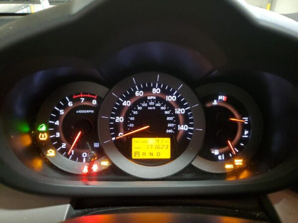 TOYOTA RAV4 WHITE - JTMBK31V385067348