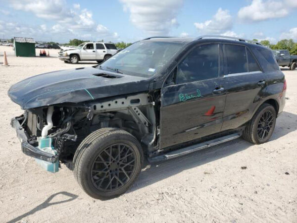 2016 Mercedes-Benz GLE350 4MATIC Black — 4JGDA5HB6GA768695