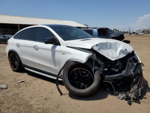 2017 Mercedes-Benz GLE400 White — 4JGDA5GBXJB015092