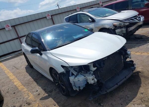 2018 Toyota Camry White - 4T1BZ1HK5JU003573
