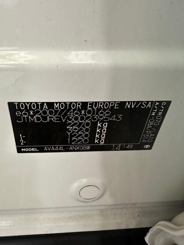 2018 Toyota RAV4 White - JTMDJREV30D239543