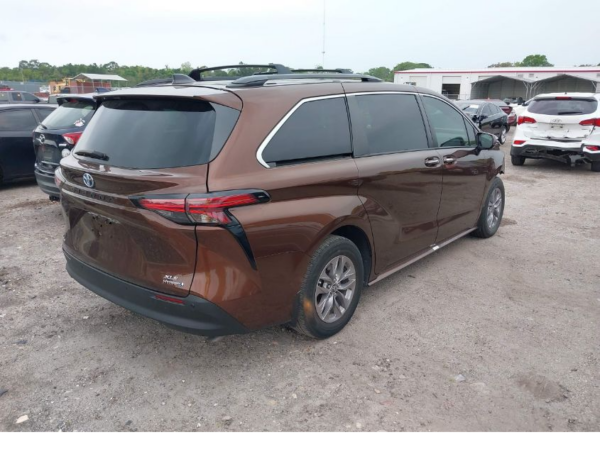 Toyota Sienna 2022 Brown - 5TDGRKEC9NS129216
