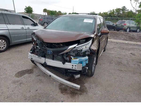 Toyota Sienna 2022 Brown - 5TDGRKEC9NS129216